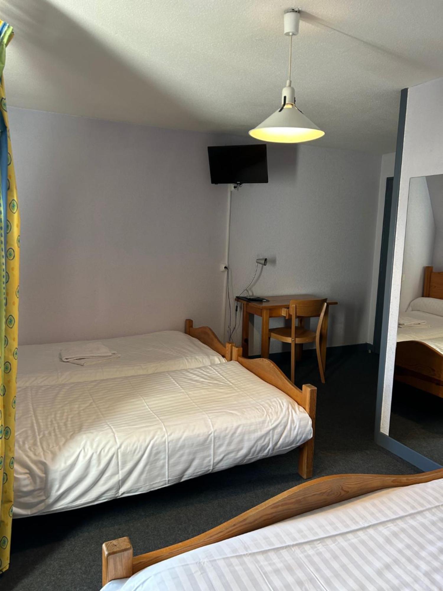 Aux Globe-Trotters Hotel Murat  Ngoại thất bức ảnh