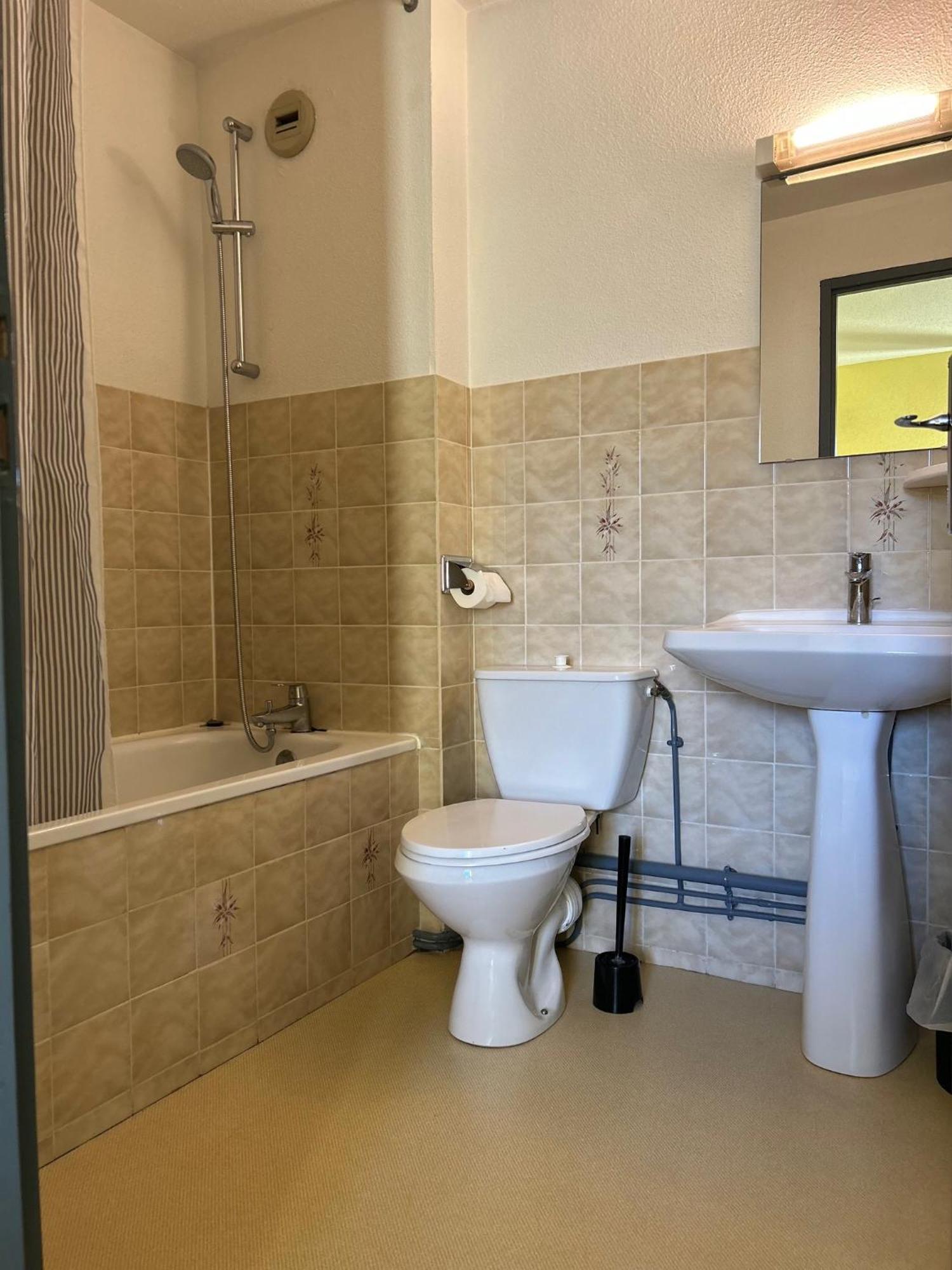 Aux Globe-Trotters Hotel Murat  Ngoại thất bức ảnh