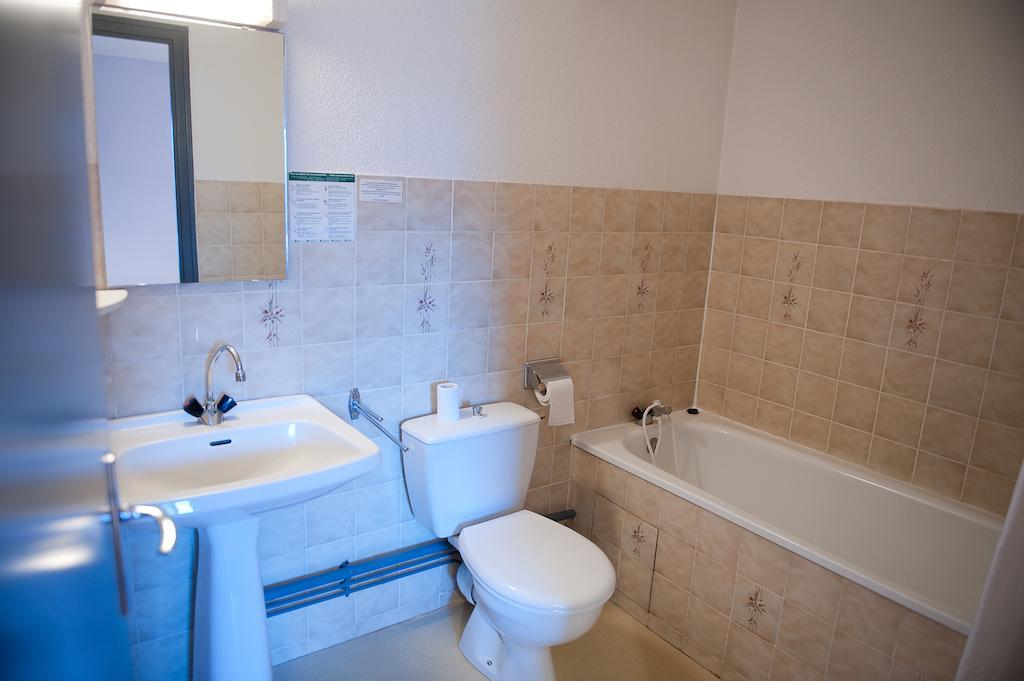 Aux Globe-Trotters Hotel Murat  Phòng bức ảnh